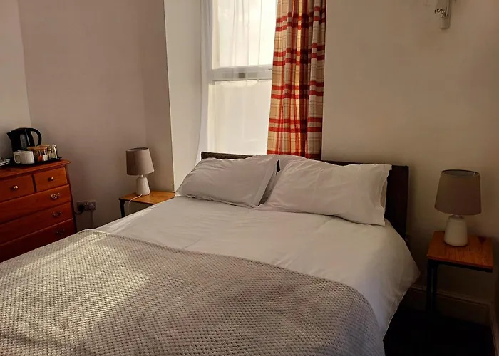 Queens Rooms