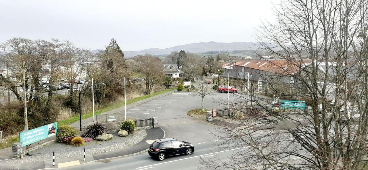 Queens * Porthmadog